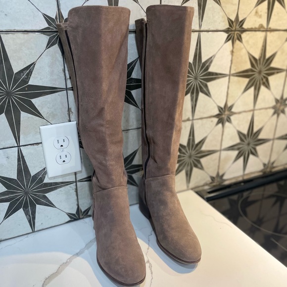 Steve Madden Pullon Taupe Suede Boots, Size 8.5 - Picture 3 of 8